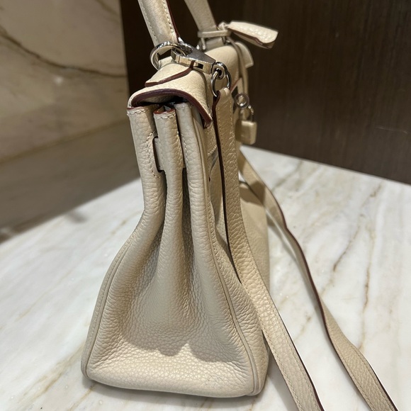 Hermes Kelly 28 Handbag Cream Togo with Palladium Hardware - Picture 4 of 16